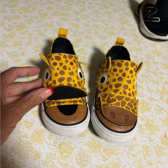 Toodler converse shoes - Picture 2 of 2